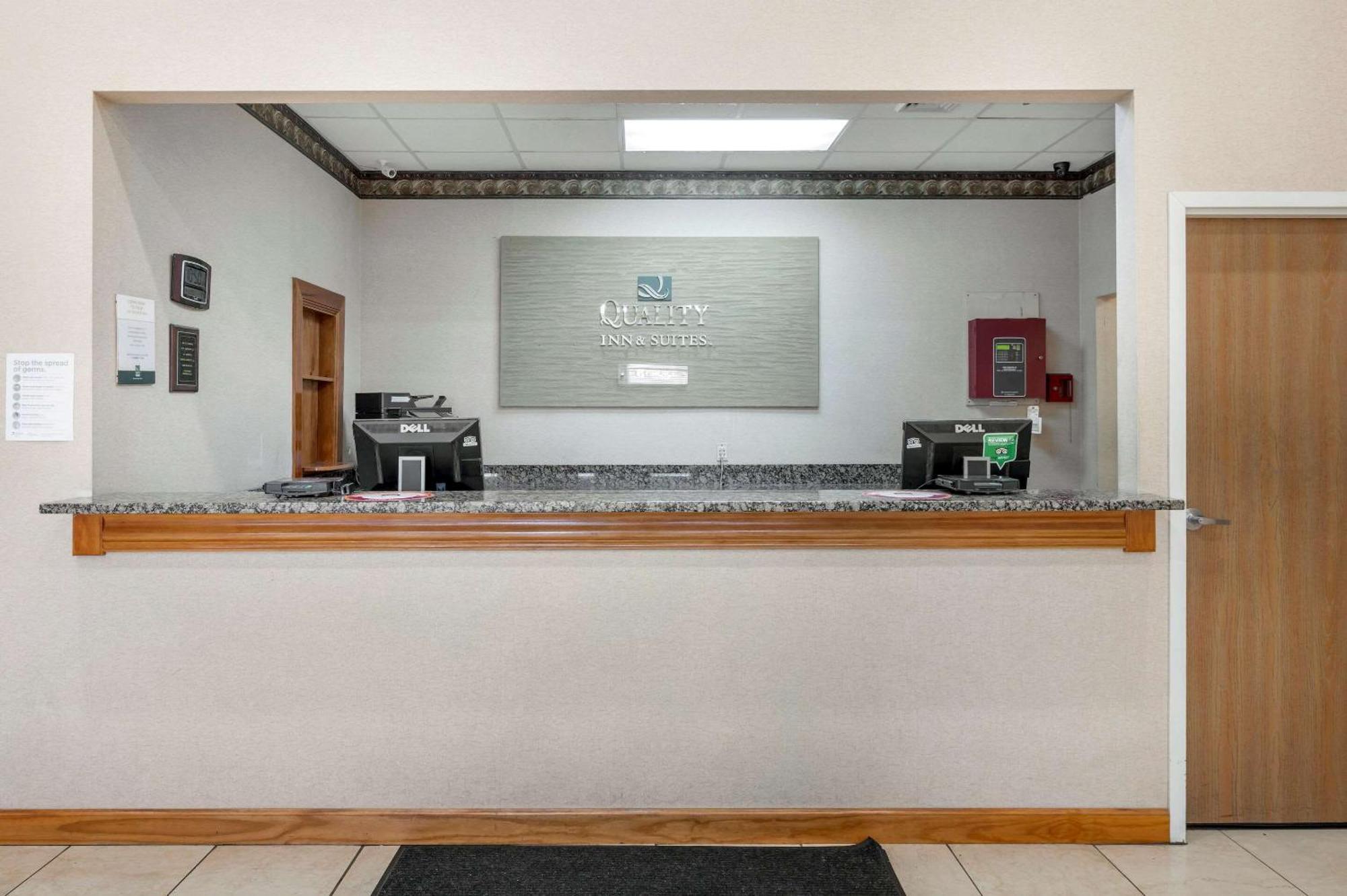 Quality Inn & Suites South-Obetz Exterior foto